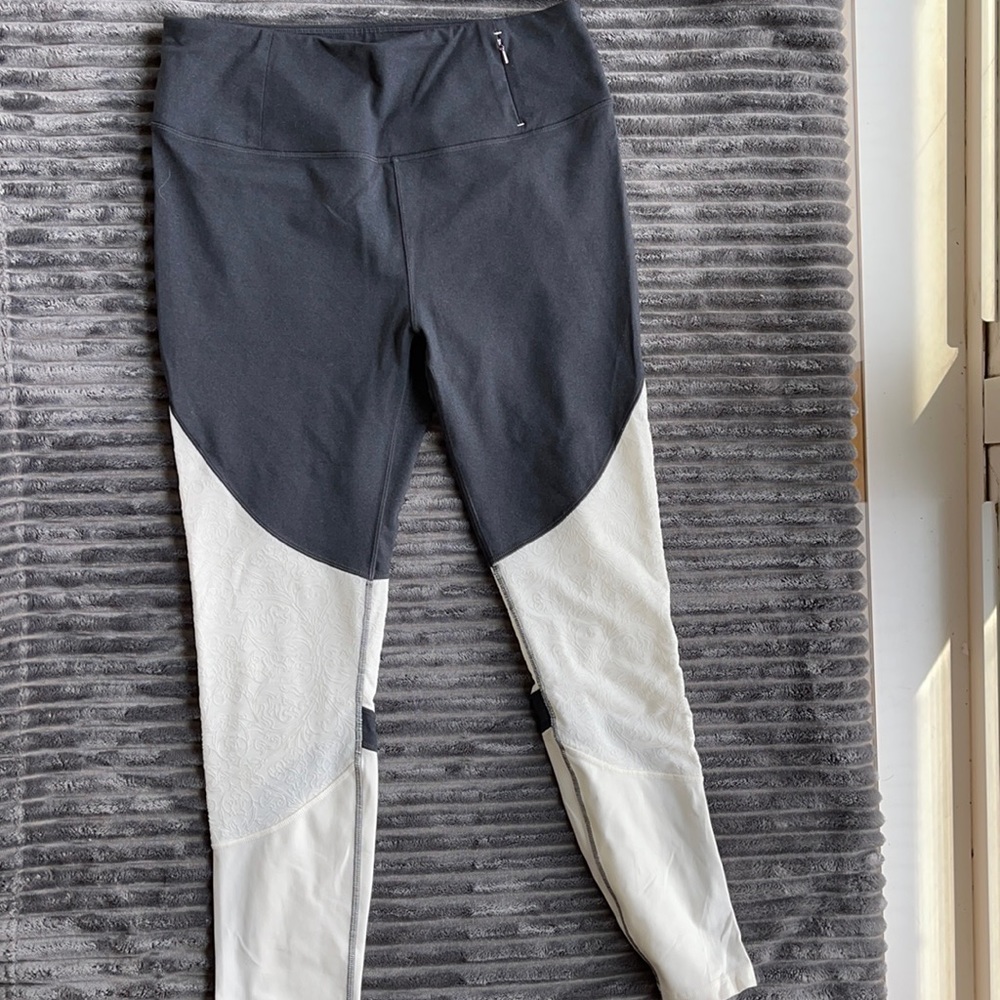 Calia limited edition ankle length leggings.
